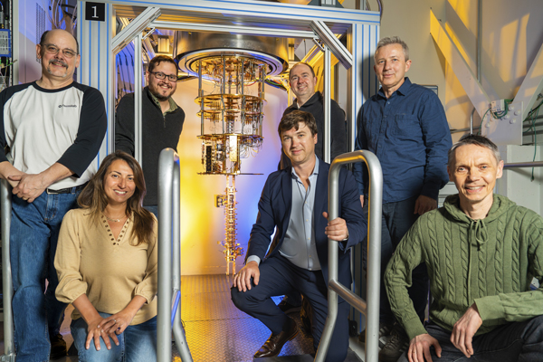 Group photo at the SQMS Center